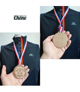 Médaille d'or de compétition sportive en chêne massif. Recto verso